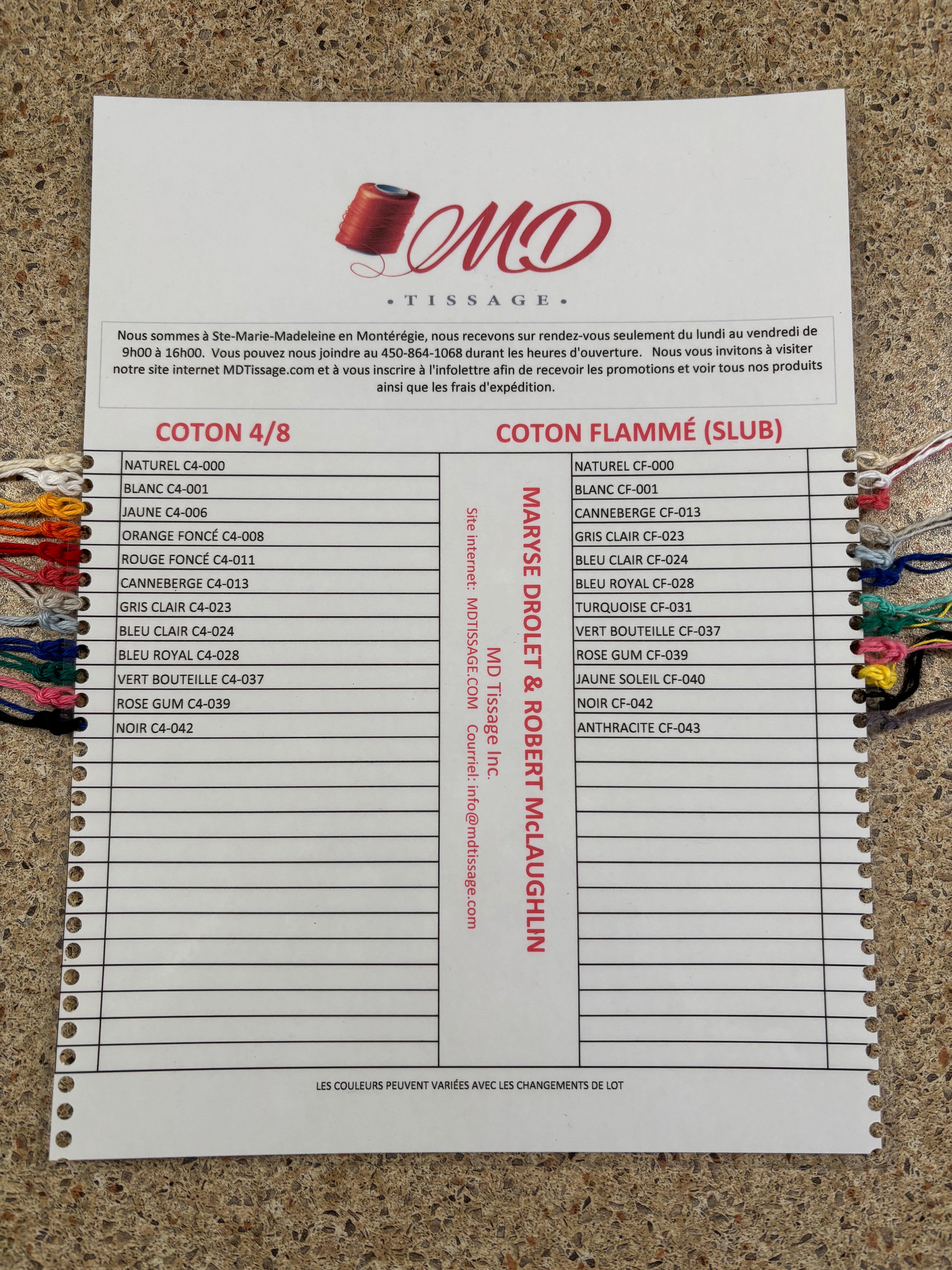 Carte d'échantillons de couleurs avec échantillons laminés