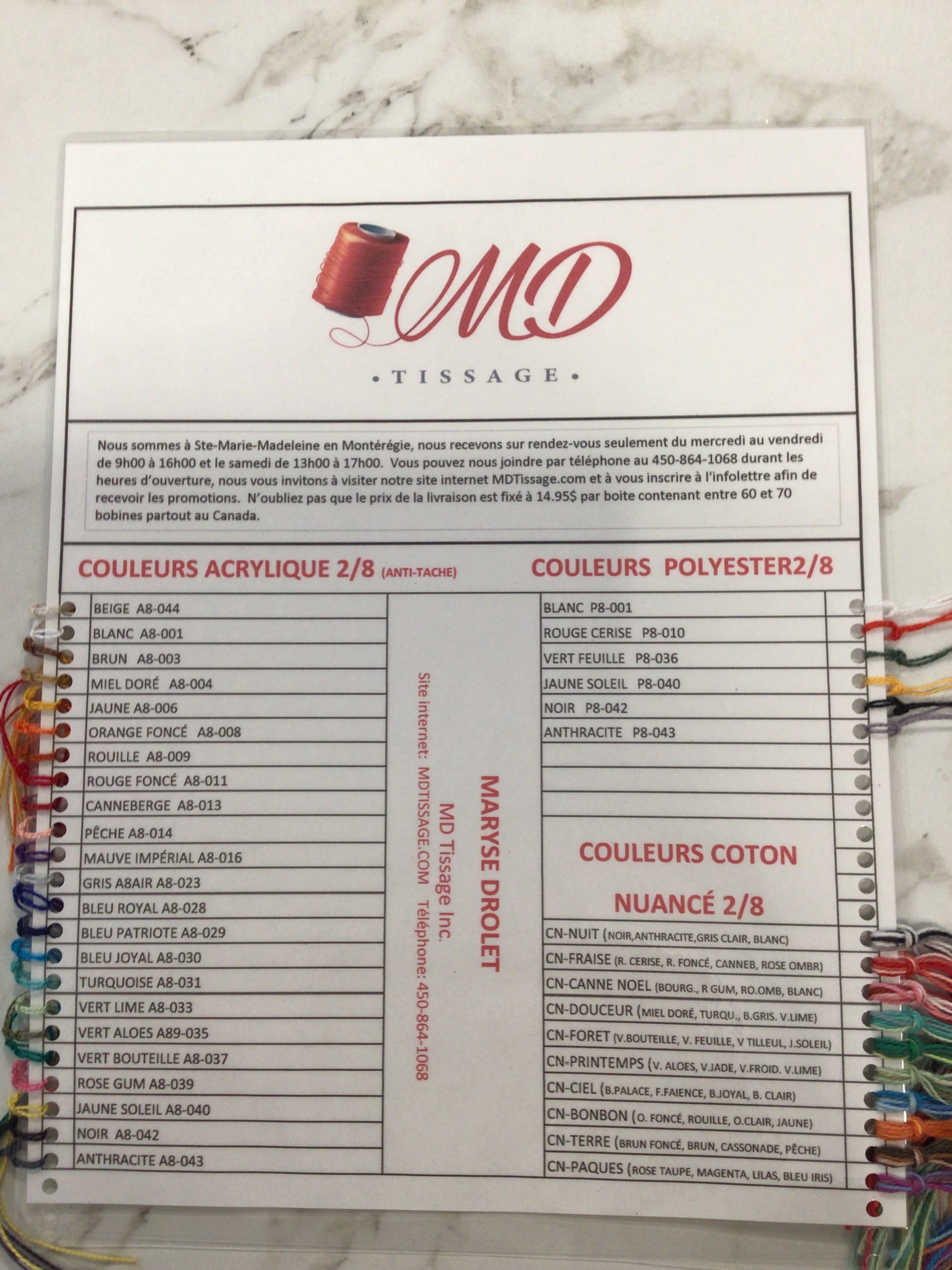 Carte d'échantillons de couleurs avec échantillons laminés