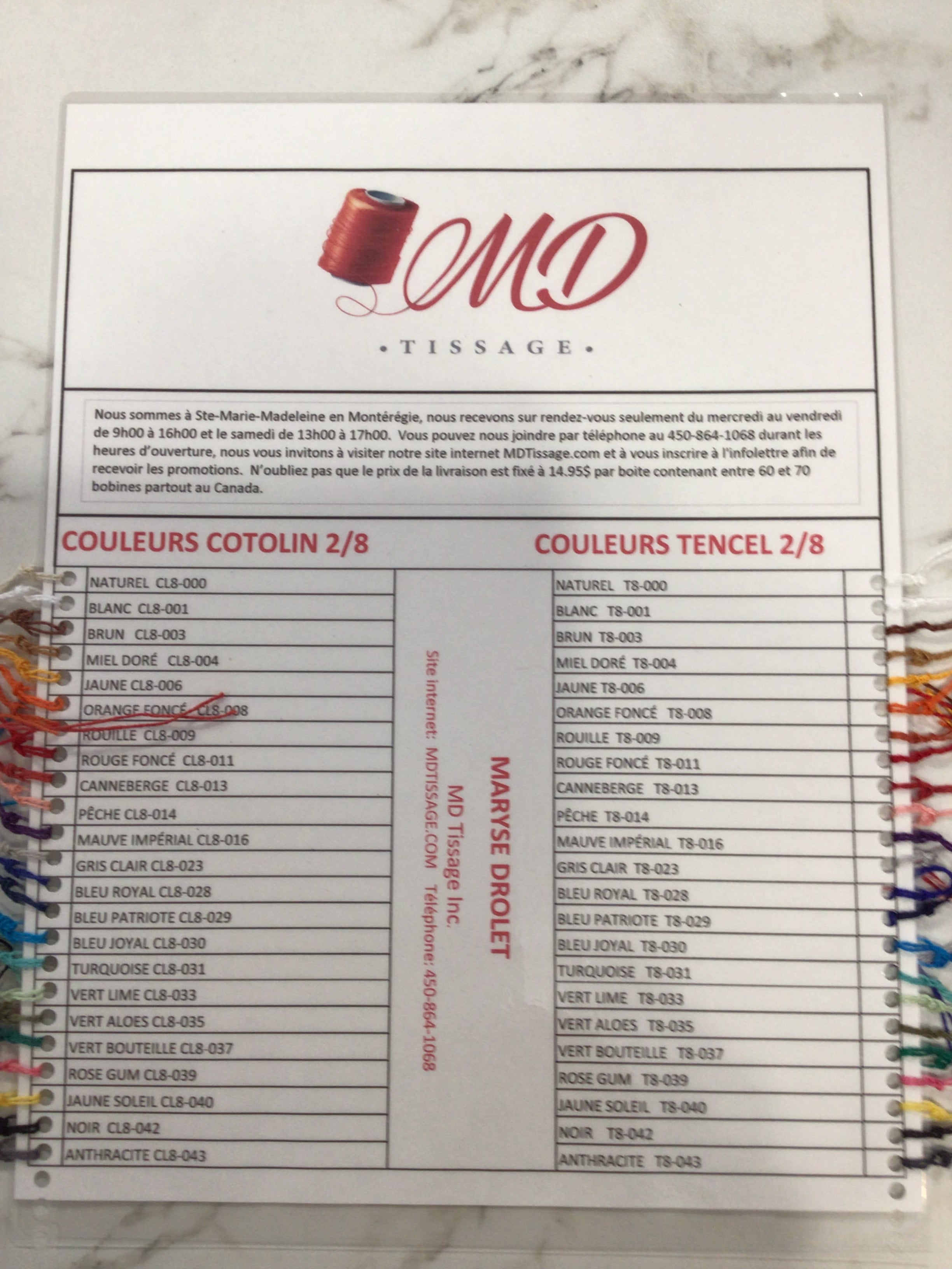 Carte d'échantillons de couleurs avec échantillons laminés