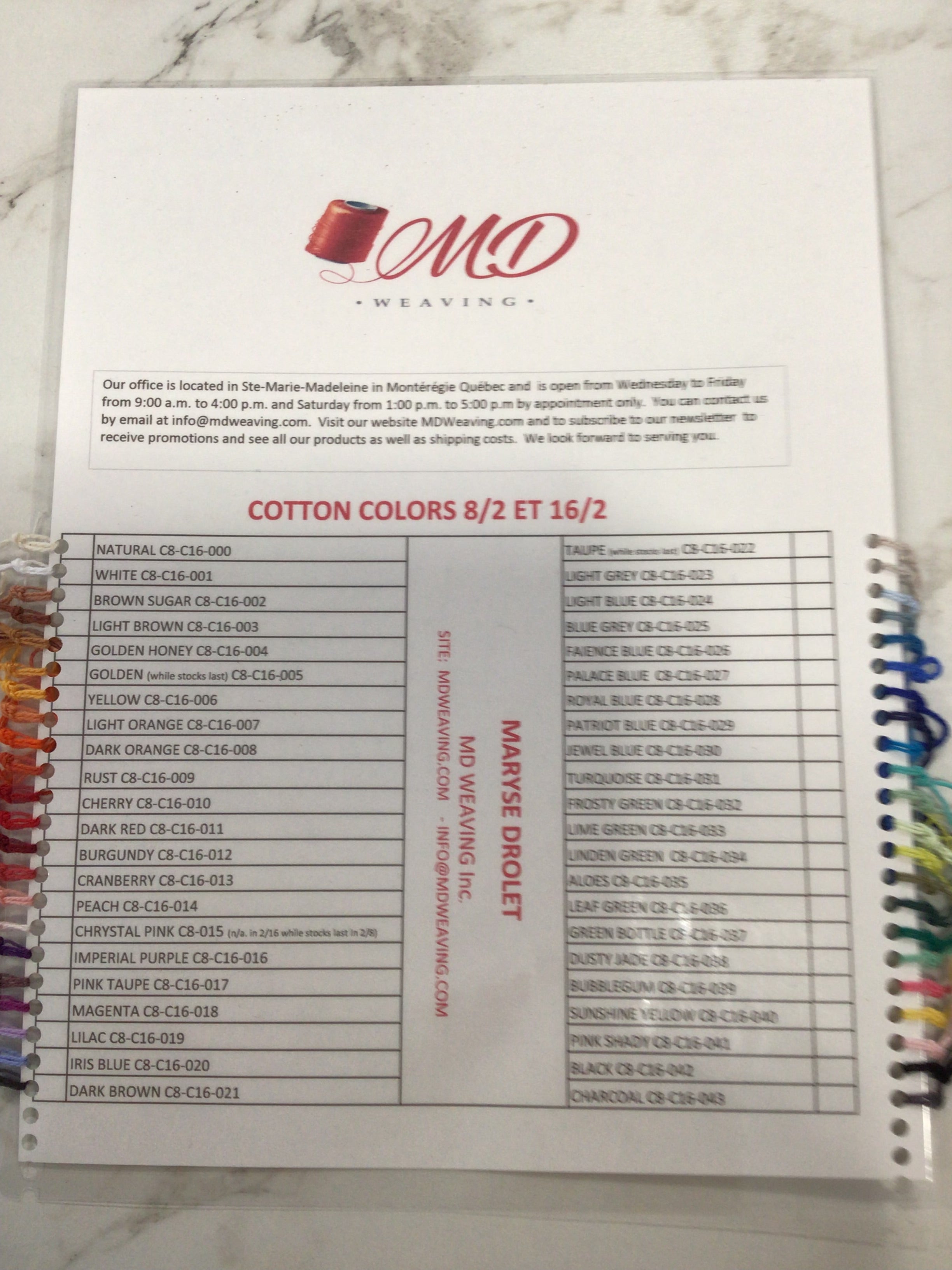 Carte d'échantillons de couleurs avec échantillons laminés