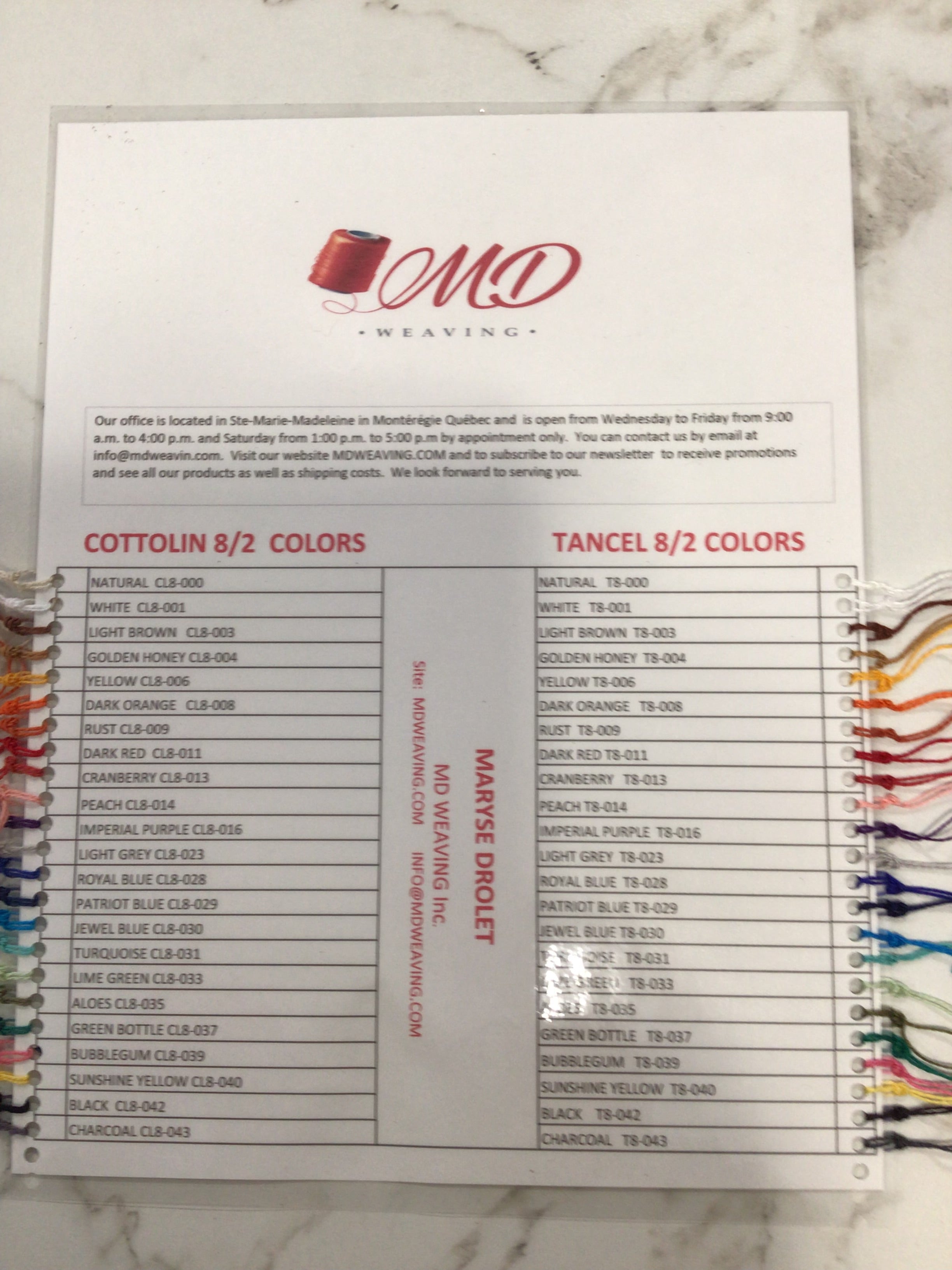 Carte d'échantillons de couleurs avec échantillons laminés